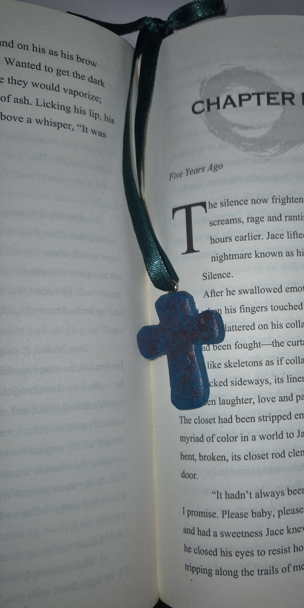 Imperfection cross bookmark (1 count)