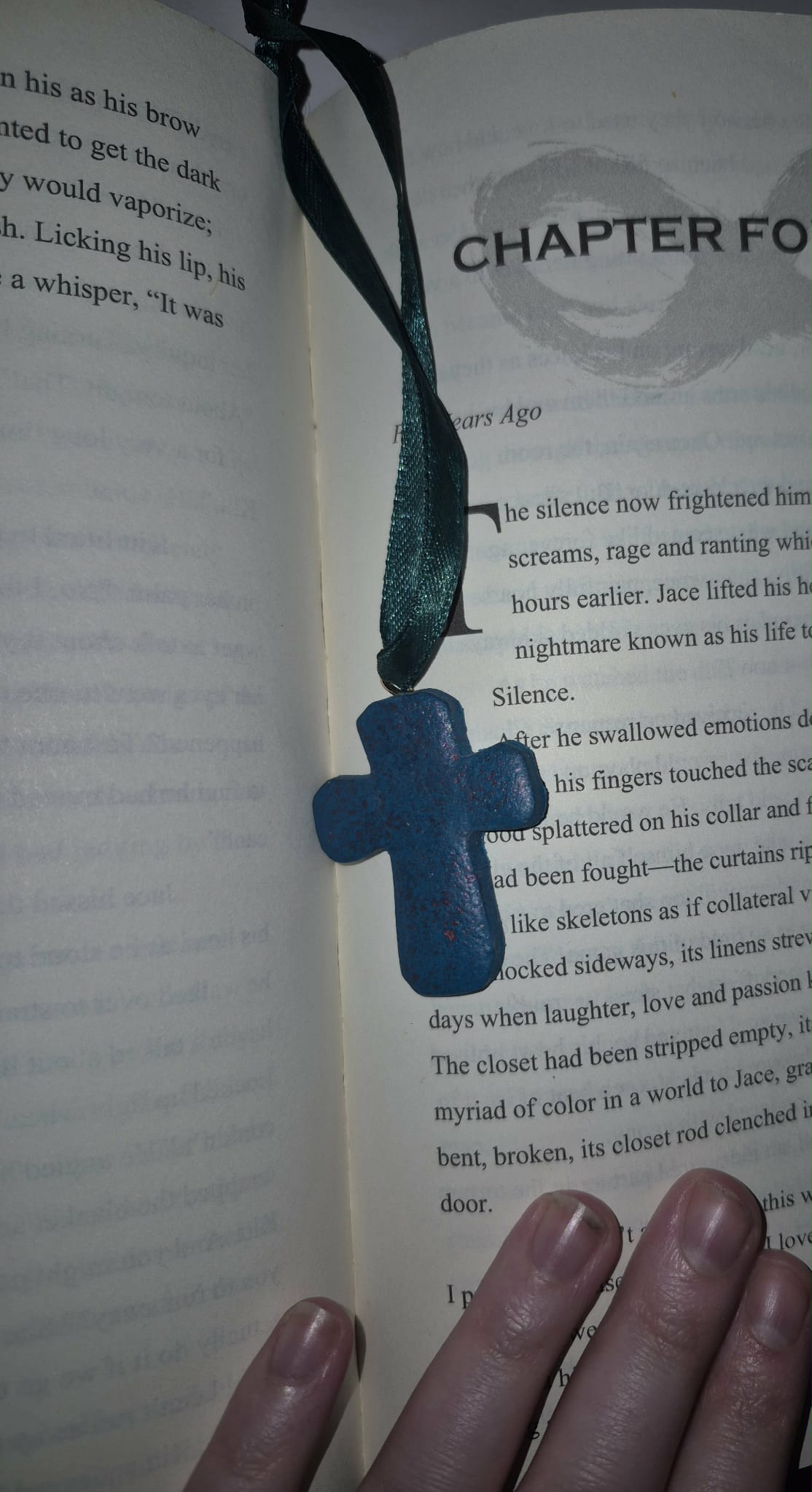 Imperfection cross bookmark (1 count)