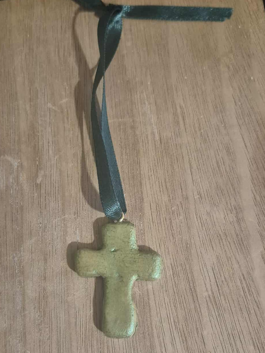 Imperfection cross ornament (1 count)