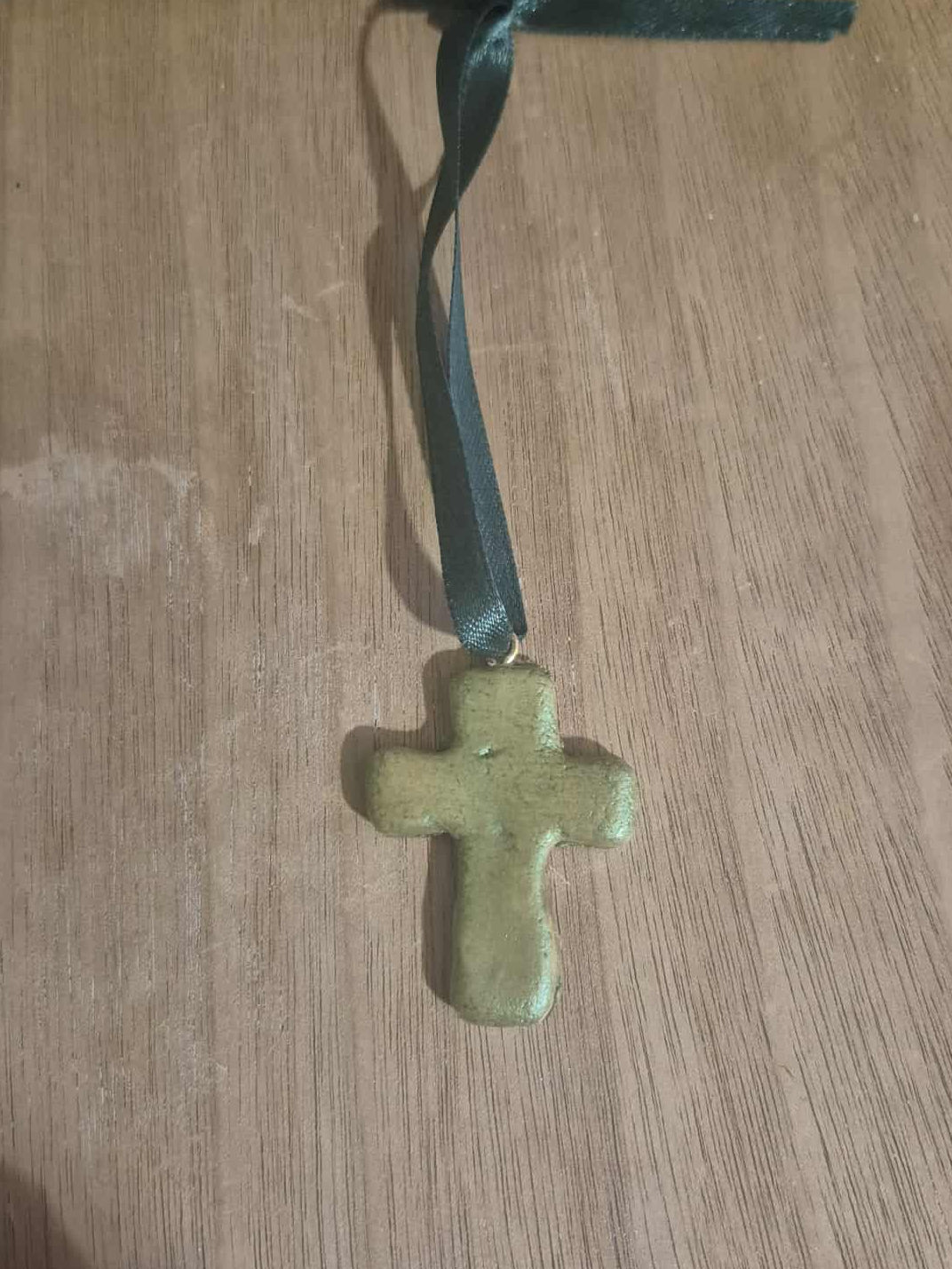Imperfection cross ornament (1 count)